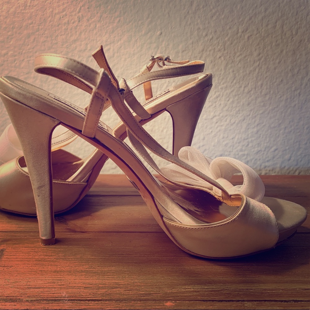 Badgley Mischka Women’s Vintage Heels!